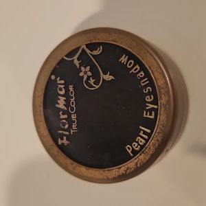 Flormar gray eye shadow